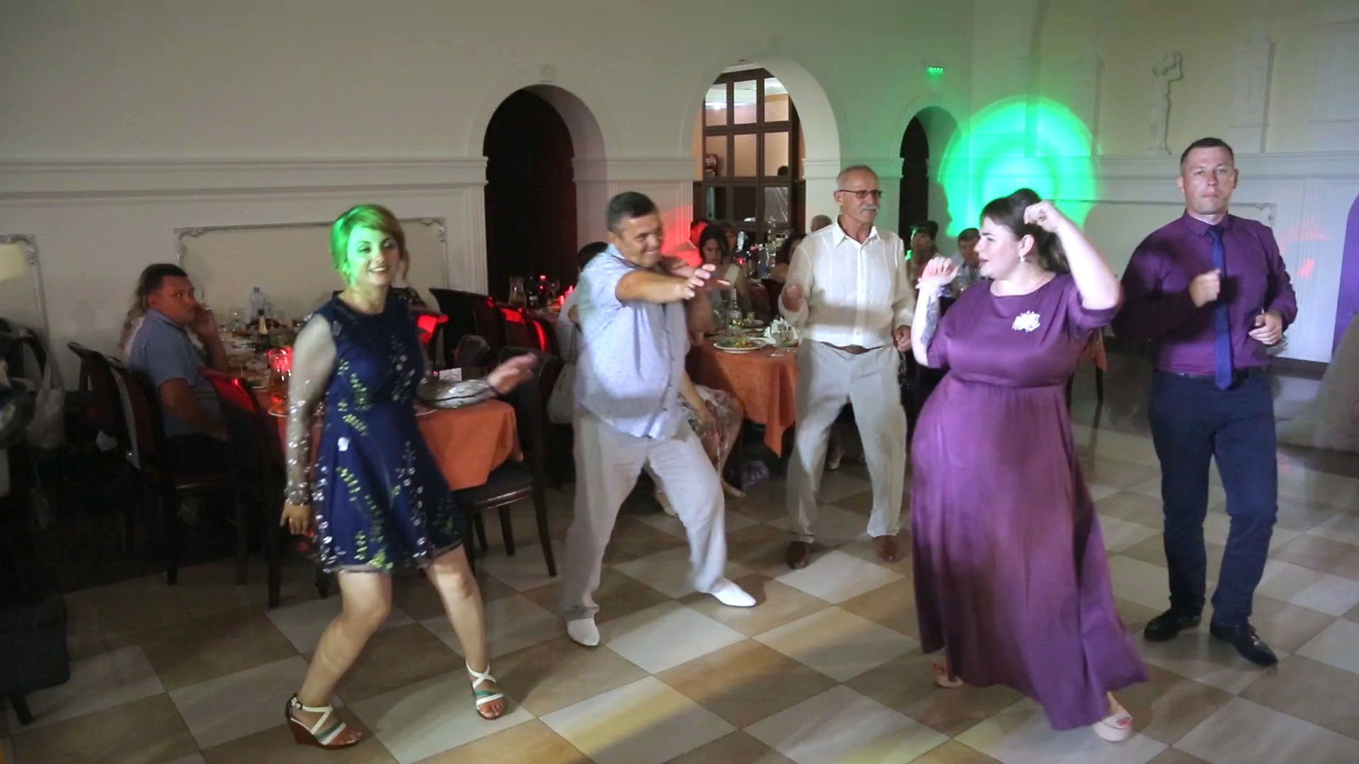 Весёлые танцы на свадьбе смотреть онлайн
