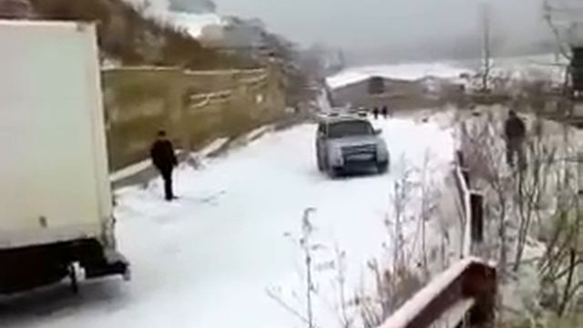 Джип решил таки, что он круче всех... смотреть онлайн