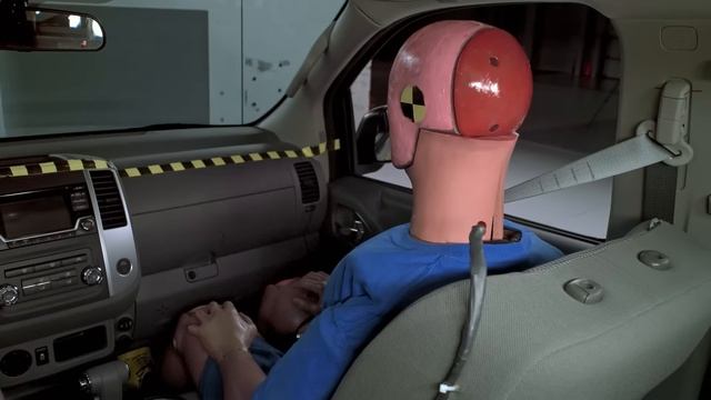 2018 Nissan Frontier crew cab passenger-side small overlap IIHS crash test смотреть онлайн