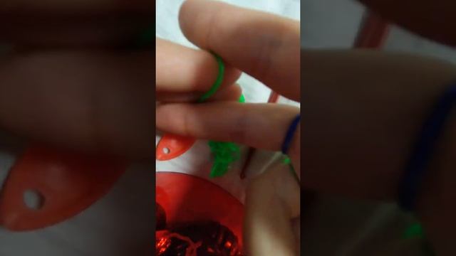 туториал как сплести перчатку из резинок на рогатке смотреть онлайн