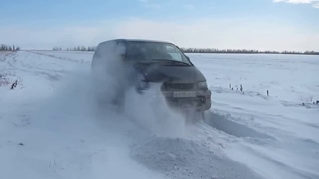 Mitsubishi Space Gear делика delica(Спэйс гир) L400 4x4 газовое оборудование цепи на колесах снег смотреть онлайн