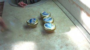 Солим икру речных рыб своими руками.mp4