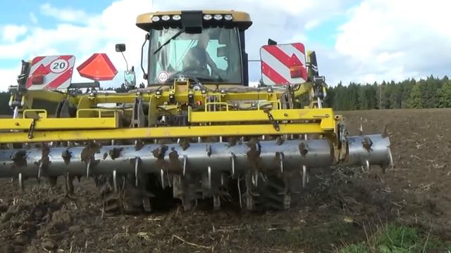 Работа трактора CAT Challenger MT 765 C в поле. Tractor Work CAT Challenger MT 765 C in the field. смотреть онлайн