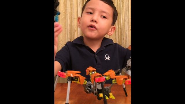 Лего Самоделка Комбо модель Пустынного паука и ледяного черепа смотреть онлайн