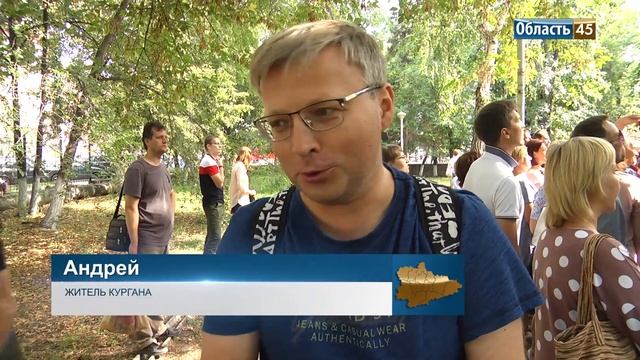 В Кургане собаки танцевали на сцене и катались на скейте