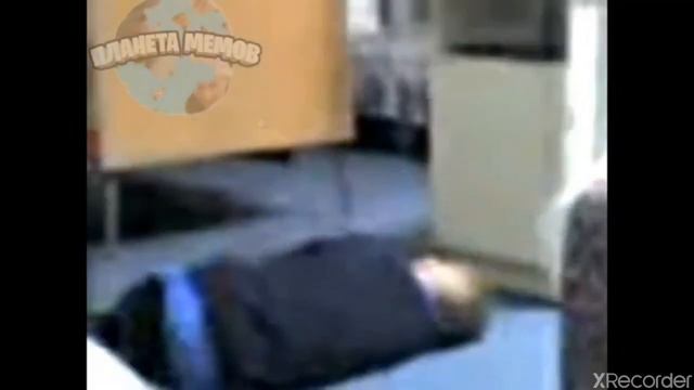 Пацан упал и наверно не встал смотреть онлайн