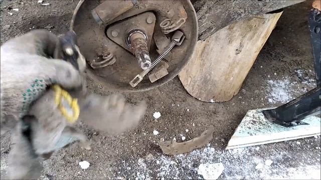 Замена заднего тормозного барабана и тормозных колодок.ЗАЗ Славута. Жизнь Колхозника смотреть онлайн