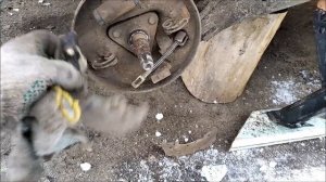 Замена заднего тормозного барабана и тормозных колодок.ЗАЗ Славута. Жизнь Колхозника