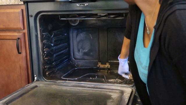 HOW TO CLEAN A FILTHY OVEN WITH THE PINK STUFF! | CLEANING MOTIVATION смотреть онлайн