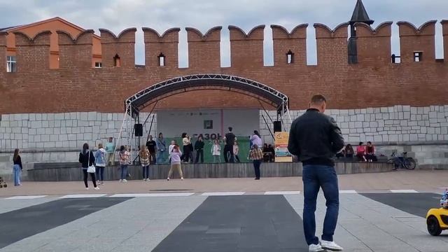 г ТУЛА , ГАЗОН , у ТУЛЬСКОГО КРЕМЛЯ смотреть онлайн