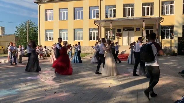 Випускний вальс Трибухівської школи (30.07.20р.) смотреть онлайн