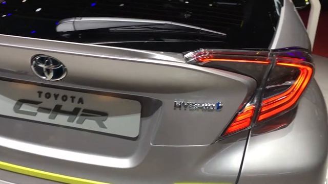 2017 Toyota C-HR vs. 2017 Mitsubishi Eclipse Cross смотреть онлайн