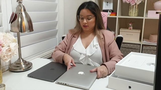 13 Inch Macbook Pro 2020 UNBOXING + Review Of 10th Gen 2.0GHz