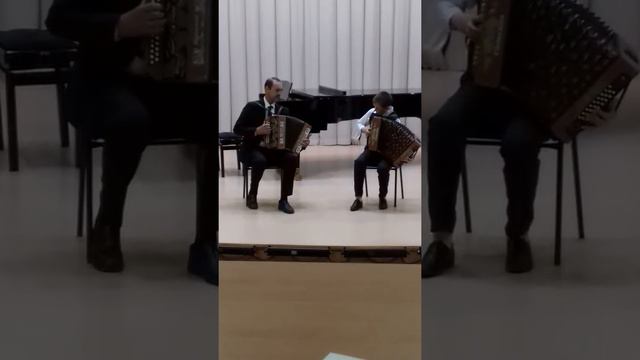 Николай Ивонин и Данил Бушуев - Крутится, вертится шарф голубой смотреть онлайн