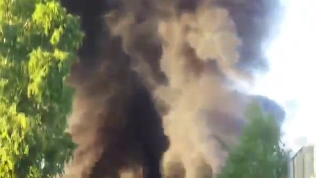 Пожар на складе вторсырья в Приморском районе смотреть онлайн