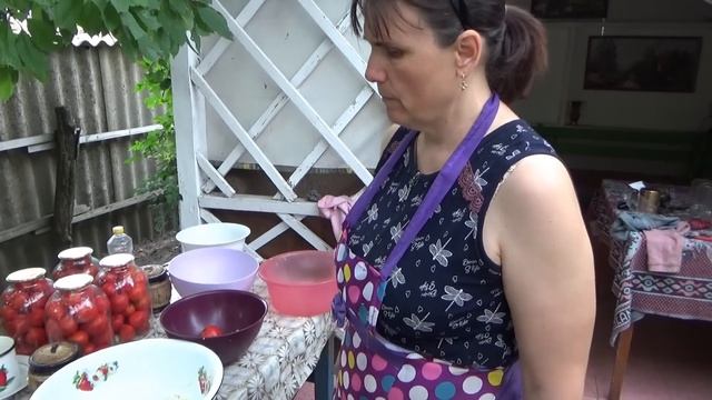 Консервируем помидоры в томате. Маринуем помидоры. смотреть онлайн