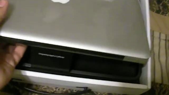 Late 2008 MacBook Unboxing Part 1 смотреть онлайн