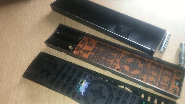 Чистка пульта ДУ ТВ Sony KDL. How to disassemble and clean the TV remote control. смотреть онлайн