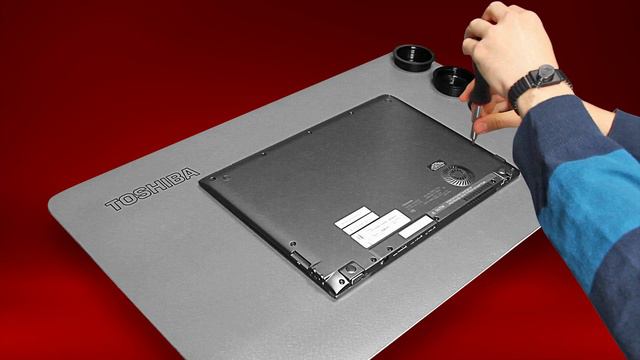 Как заменить аккумулятор в ноутбуке Toshiba смотреть онлайн