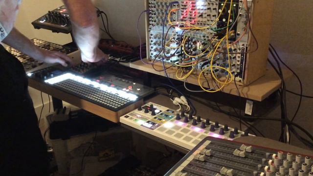 Dawless Acid Techno with tt 303, drumbrute impact, vermona perfourmer, mfb nanozwerg смотреть онлайн