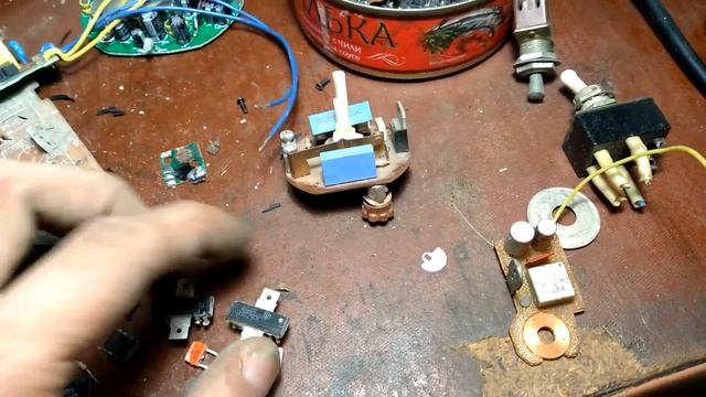 02,04,2021 Цветной телевизор Аметист 1995 года находки за гаражами смотреть онлайн