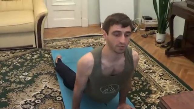 Как правильно выполнять Сурья Намаскар А? [Аштанга йога] смотреть онлайн