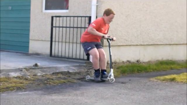 Ginger wizard doing a Tailwhip on a scooter смотреть онлайн