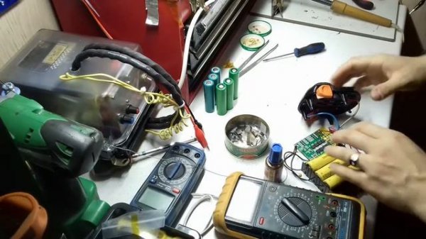 BMS уходит в защиту при резком нажатии, решение проблемы блокировки BMS 3S Впаиваем конденсатор.