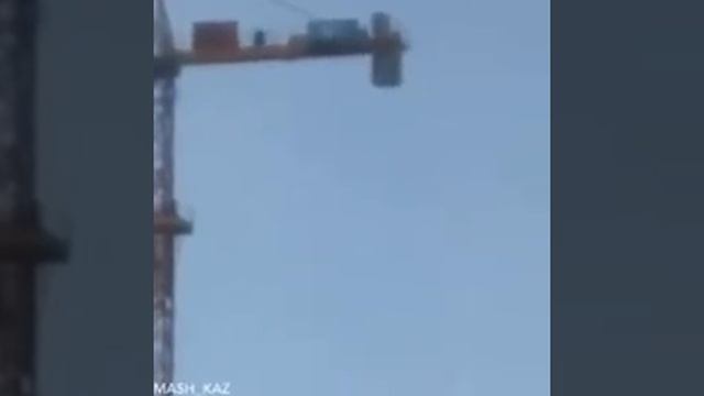 Крановщик читает намаз смотреть онлайн