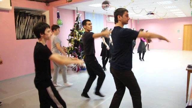 Отрывок из занятий Школа лезгинки "Самур". http://lezginka-samur.com/ смотреть онлайн