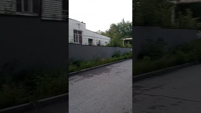Котельная издает воющий звук через свои открытые окна на соседний дом. смотреть онлайн