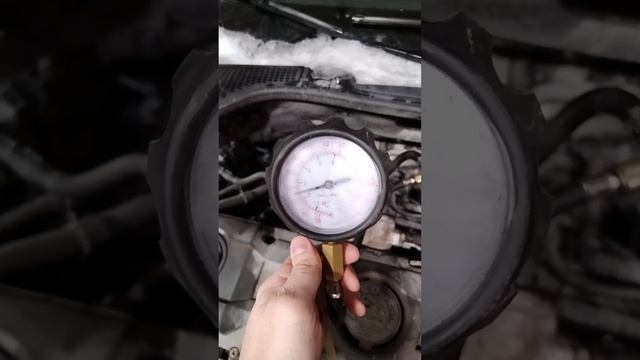 Шкода Октавия А5 1,4 САХА. Давление топлива до ТНВД (давление топливного насоса низкого давления) смотреть онлайн