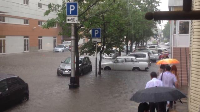Потоп г.Краснодар ул.Головатого и ул.Красная 13.05.2013г. смотреть онлайн