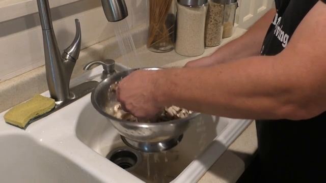 How to Clean, Cook and Eat a Maitake Mushroom смотреть онлайн