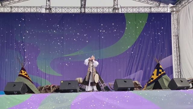 День оленевода в Салехарде / Выступление певицы Олены УУТАй смотреть онлайн
