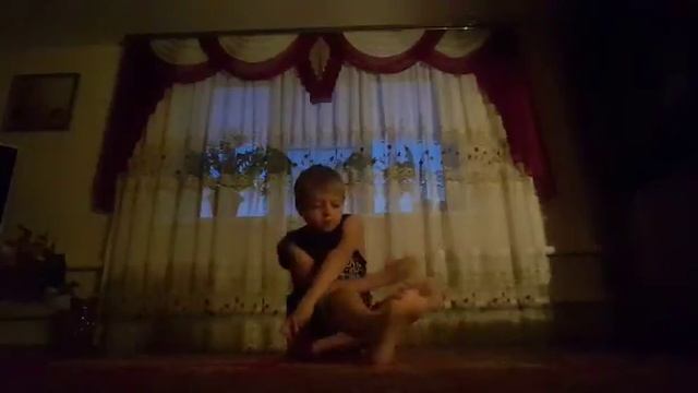 1 смена Онлайн брейк данс лагеря, 3 урок - Импровизации с концепцией от Bboy Cheerito #upgradezcamp смотреть онлайн