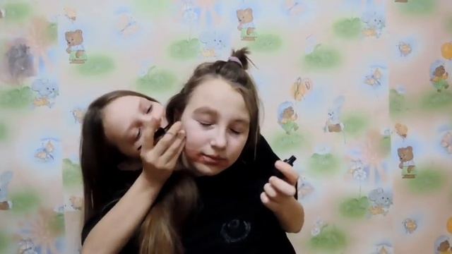 ЧЕЛЛЕНДЖ СОБИРИСЬ НА ПРАЗДНИК С ПОМОЩЬЮ РУК СОСЕД/КРУТОЙ ВИЗАЖИСТ/КТО ЛУЧШЕ? смотреть онлайн