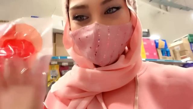 خلودة بدو يعمل أكبر لانش بوكس ملون في العالم (أزرق وأخضر وزهري!) смотреть онлайн