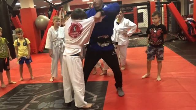 Обучение передней подножке в младшей группе. GLADIATOR MMA ACADEMY Kovrov смотреть онлайн
