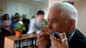 Виртуоз  кубызист Мира Роберт Загретдинов исполняет на многотональном кубызе