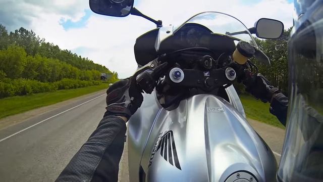 Honda cbr600rr and cbr1000rr Fireblade slow motion video | Compilation Wheelies смотреть онлайн