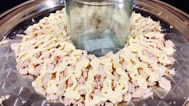 Новогодний салат. Простой рецепт вкусного салата с ананасом смотреть онлайн