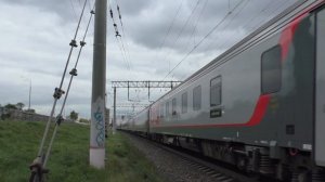 Электровоз ЭП20-040 с фирменным поездом Премиум №102 Москва - Адлер