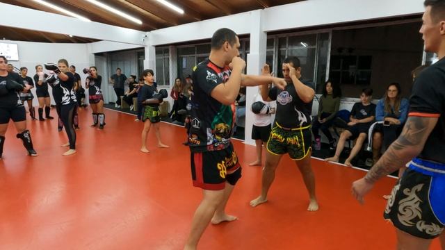 Demonstrações de Muay Thai | Brasil BJJ COACH BC смотреть онлайн