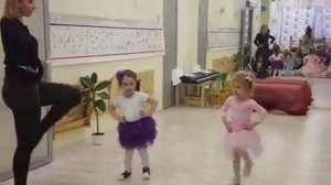 Маленькие балерины - первое выступление!