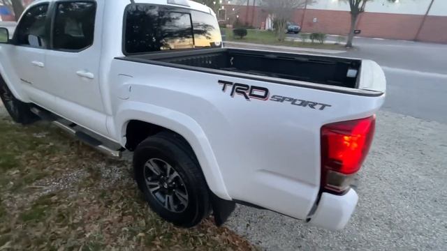 A 2017 Toyota Tacoma TRD Sport will Cost You $32,000 | See Why These Midsize Trucks Are So Much!! смотреть онлайн
