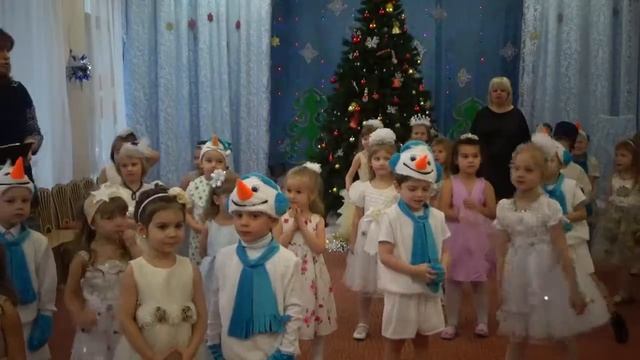 МДОУ детский сад № 49 "Колокольчик" - НОВОГОДНИЙ СЕРПАНТИН -(средняя группа 1)часть 1 смотреть онлайн