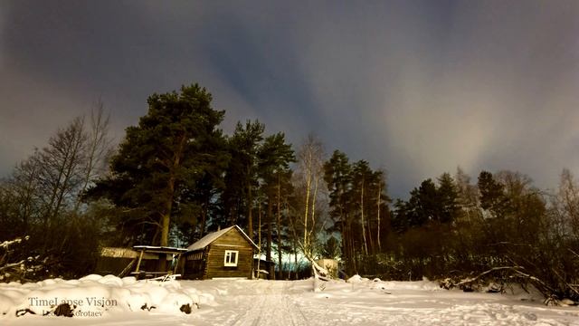 Избушка в ночном лесу Таймлапс со звездным небом Timelapse Stars Таймлапс с движением звездного неб смотреть онлайн
