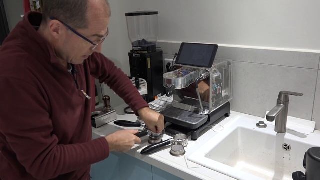 Tech tip: how to remove a portafilter basket смотреть онлайн
