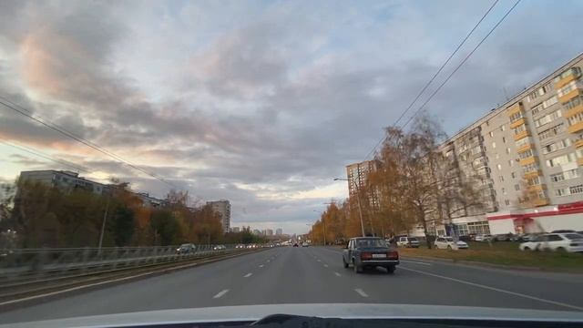 Улицы Казани из окна автомобиля / Приволжский район г Казань/ вечерняя поездка смотреть онлайн